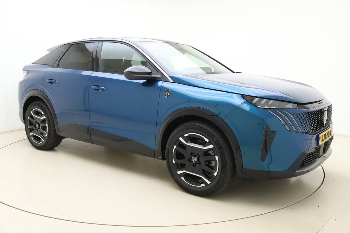 Peugeot e-3008 Peugeot e-3008 GT Avantage 210 73 kWh | Stoelverwarming voor/achter | 360 graden camera | Lederen/Alcantara bekleding | Apple/Android Carplay | Vehicle to load | Dodehoekdetectie | Autonomous emergency braking | Climate control | Memory seats | Stuurbediening | Navigatie