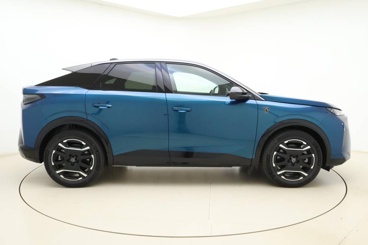 Peugeot e-3008 Peugeot e-3008 GT Avantage 210 73 kWh | Stoelverwarming voor/achter | 360 graden camera | Lederen/Alcantara bekleding | Apple/Android Carplay | Vehicle to load | Dodehoekdetectie | Autonomous emergency braking | Climate control | Memory seats | Stuurbediening | Navigatie