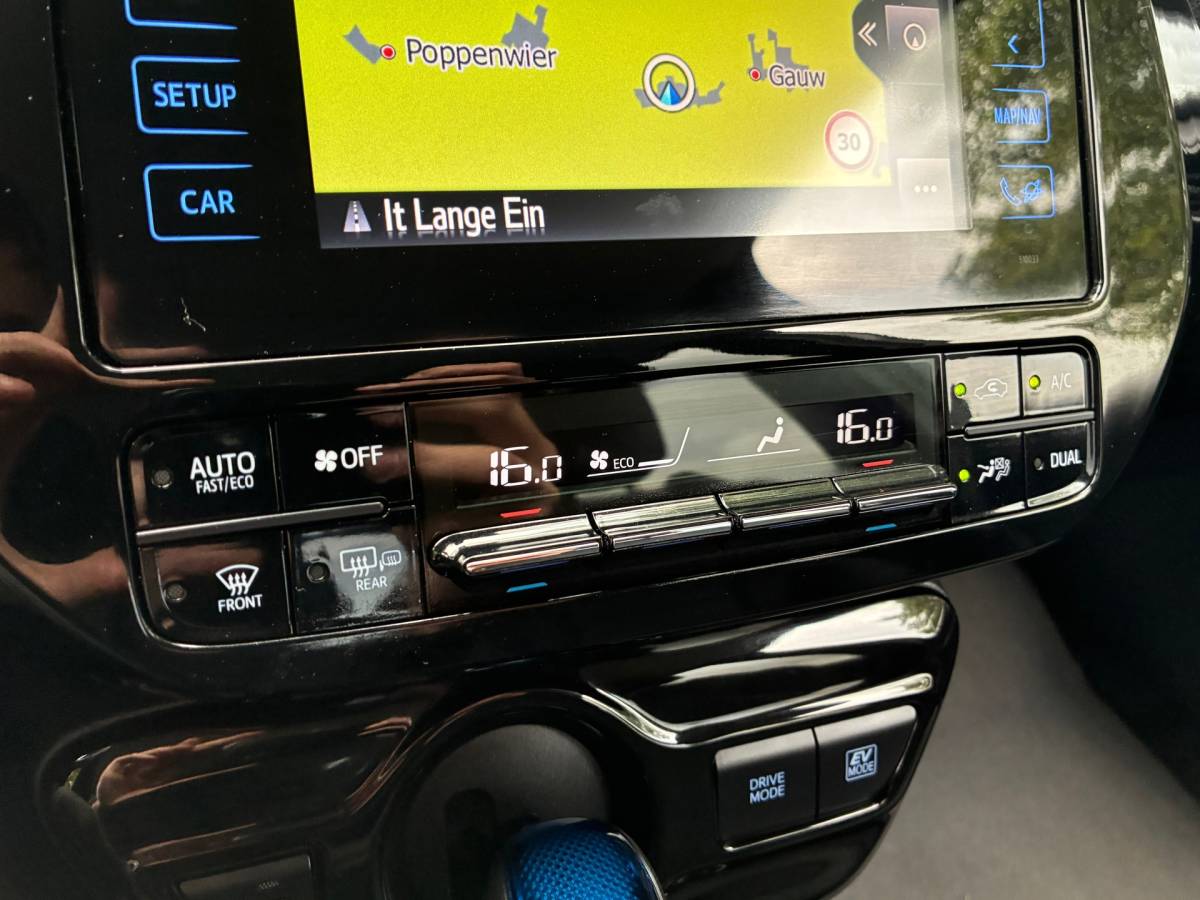 Toyota Prius Toyota Prius 1.8 Dynamic | Navi + Clima + Cruise + Camera + Nap nu € 16.975,-!!