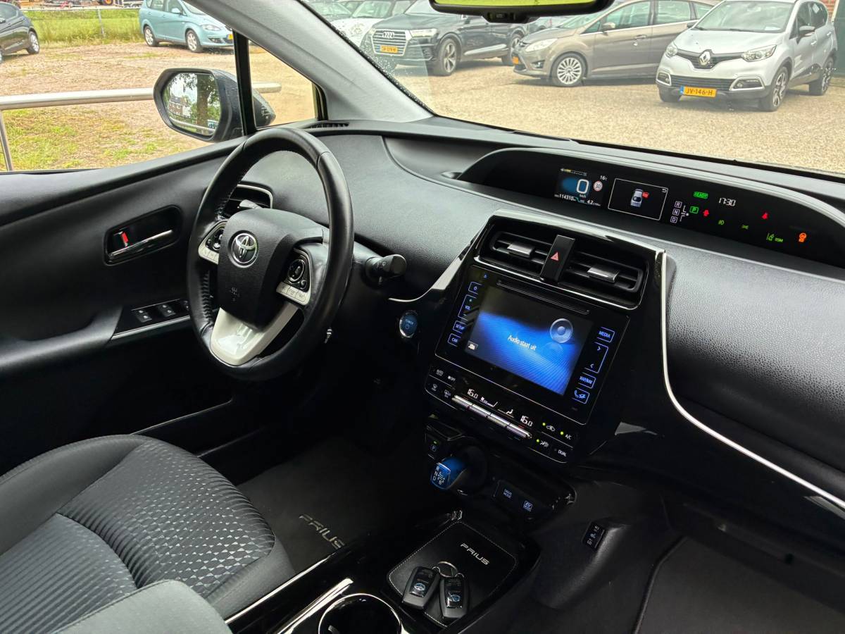 Toyota Prius Toyota Prius 1.8 Dynamic | Navi + Clima + Cruise + Camera + Nap nu € 16.975,-!!