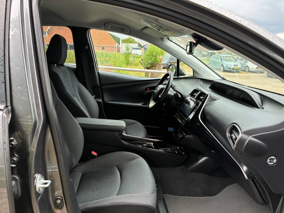 Toyota Prius Toyota Prius 1.8 Dynamic | Navi + Clima + Cruise + Camera + Nap nu € 16.975,-!!