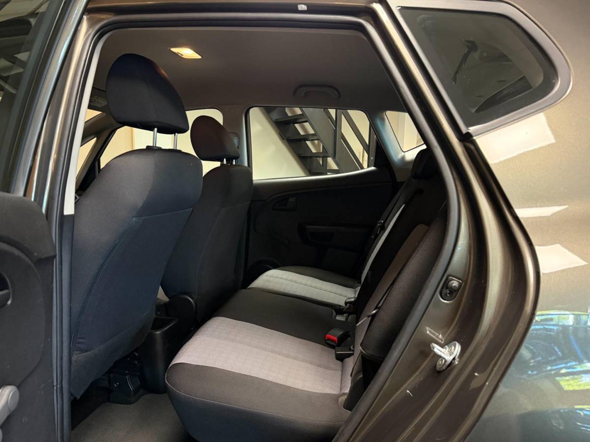 Kia Venga Kia Venga 1.4 CVVT ComfortLine *Trekhaak* Airco|All-seasons|APK 2027|NAP