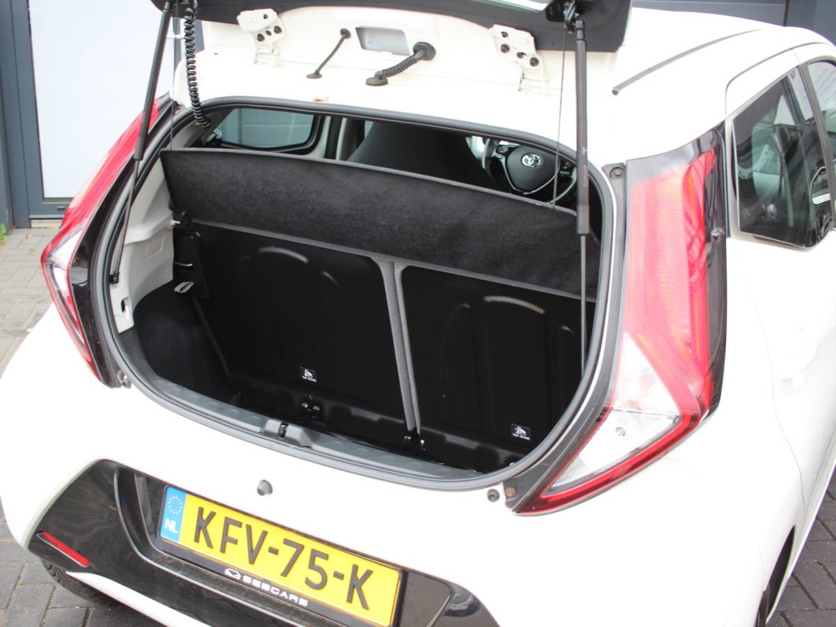 Toyota Aygo Toyota Aygo 1.0 VVT-i x-play CARPLAY, CAMERA, AUTOMAAT, BTW AUTO
