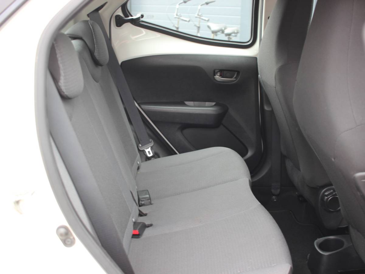 Toyota Aygo Toyota Aygo 1.0 VVT-i x-play CARPLAY, CAMERA, AUTOMAAT, BTW AUTO