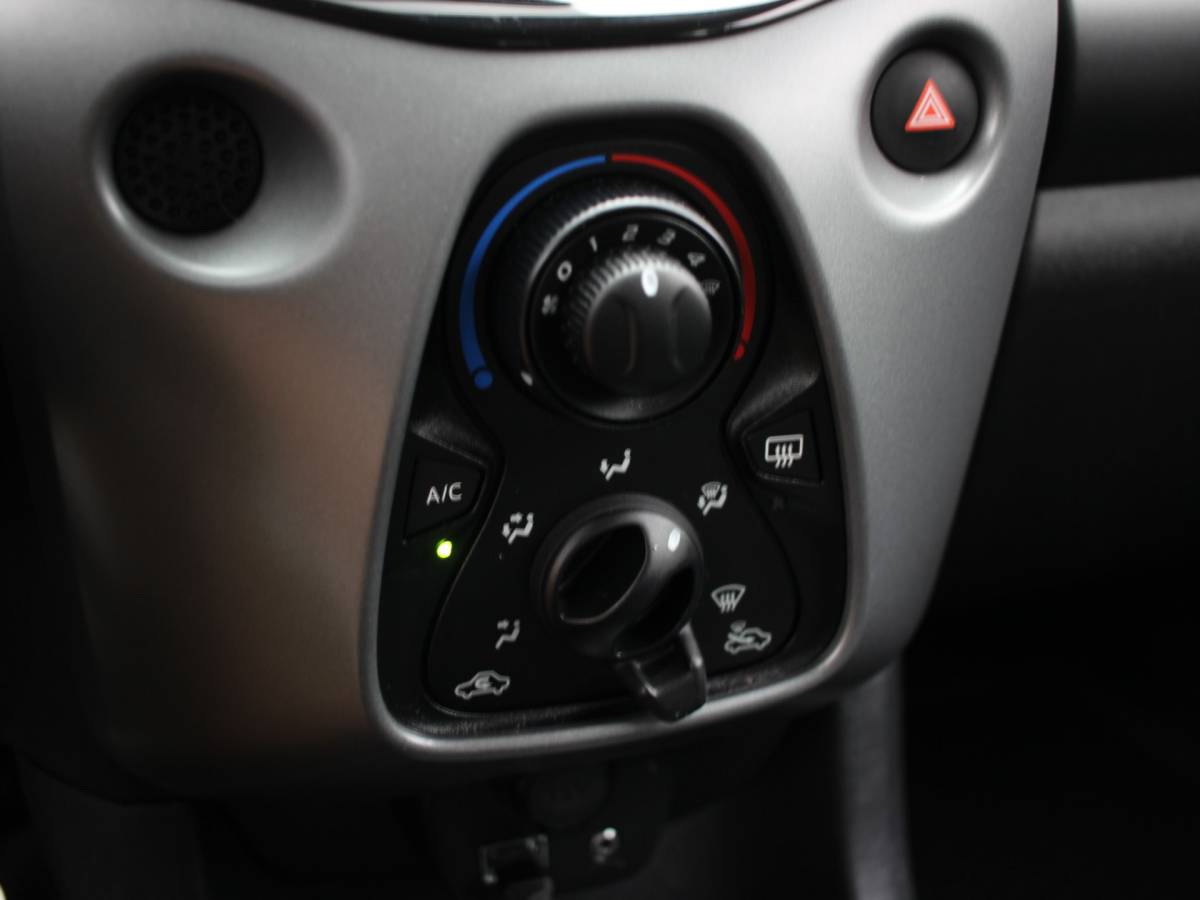 Toyota Aygo Toyota Aygo 1.0 VVT-i x-play CARPLAY, CAMERA, AUTOMAAT, BTW AUTO