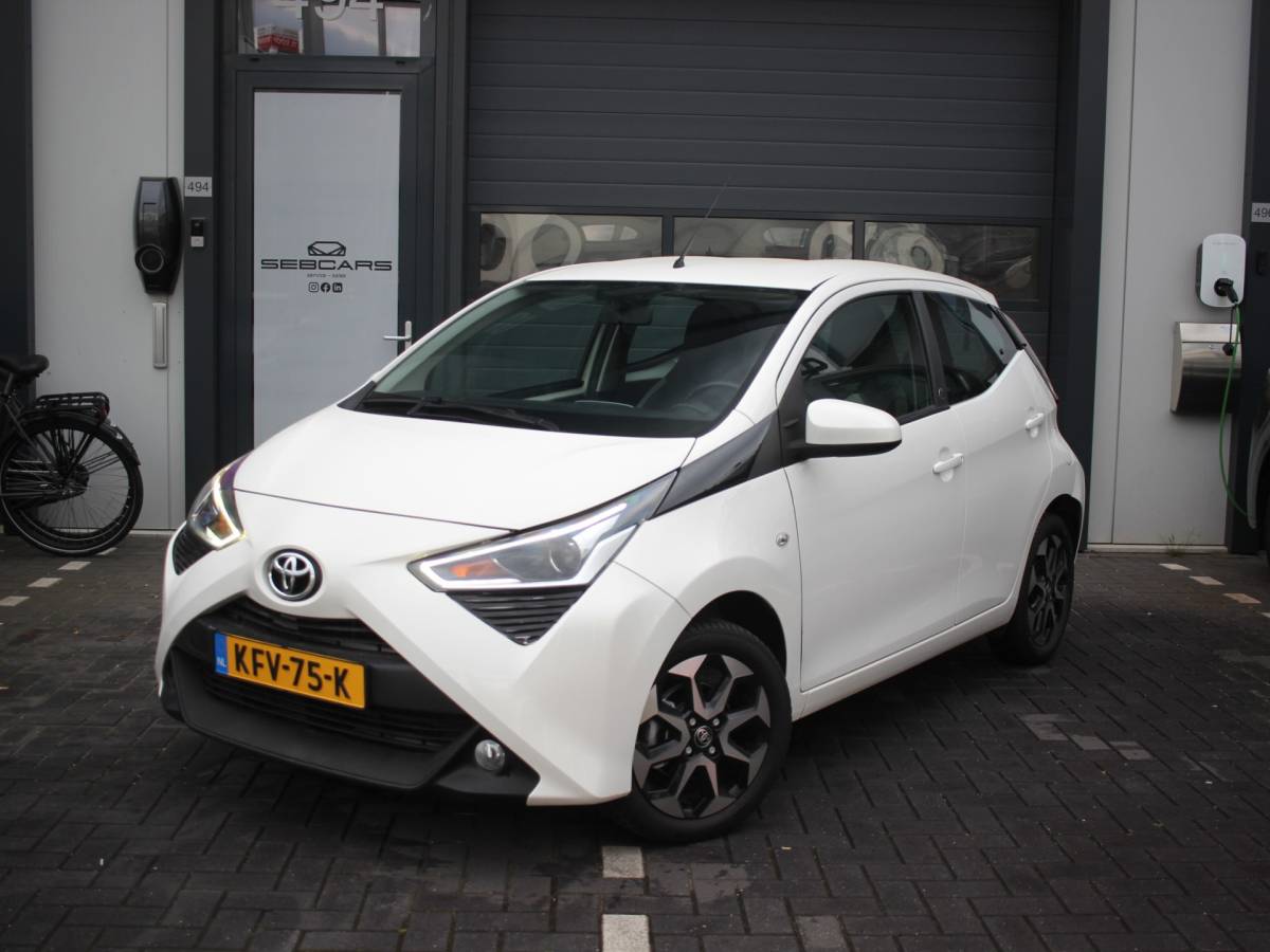 Toyota Aygo Toyota Aygo 1.0 VVT-i x-play CARPLAY, CAMERA, AUTOMAAT, BTW AUTO