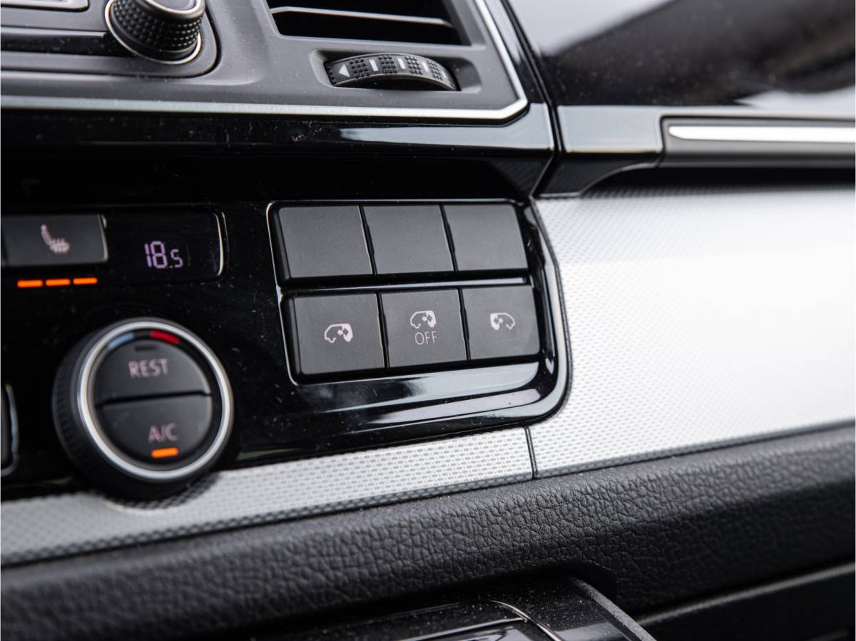 Volkswagen Transporter Volkswagen Transporter L2H1 DC Caravelle 2.0 TDI Highline lang DSG, BULLI, LEDER, CARPLAY, 20INCH, VOL