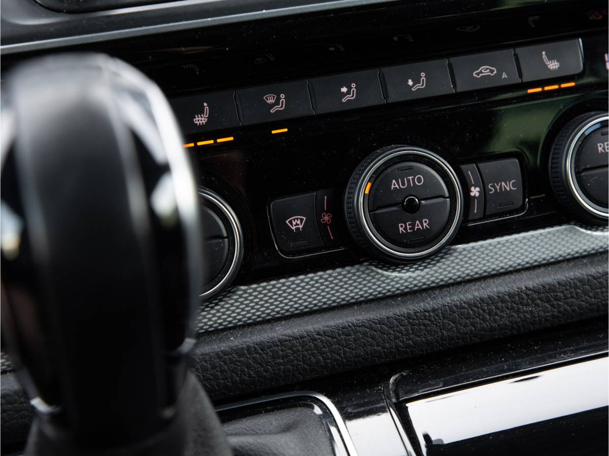 Volkswagen Transporter Volkswagen Transporter L2H1 DC Caravelle 2.0 TDI Highline lang DSG, BULLI, LEDER, CARPLAY, 20INCH, VOL