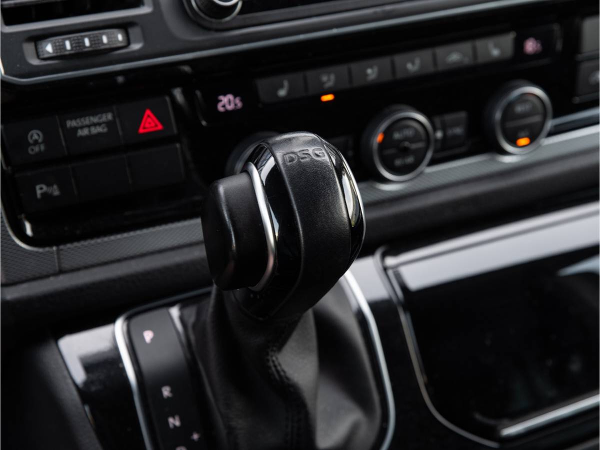 Volkswagen Transporter Volkswagen Transporter L2H1 DC Caravelle 2.0 TDI Highline lang DSG, BULLI, LEDER, CARPLAY, 20INCH, VOL