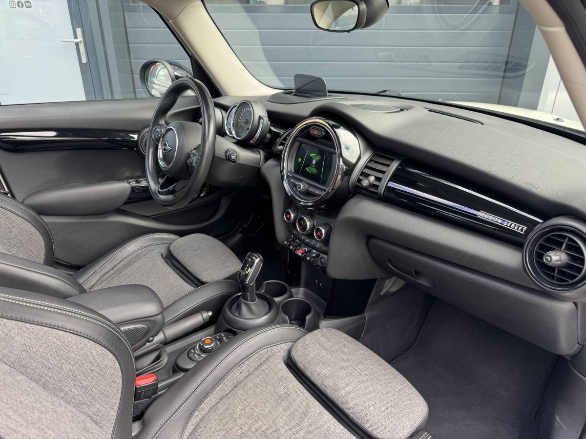 MINI Cooper MINI Mini 1.5 Cooper Business Edition PANO, CARPLAY, PDC, LED, 2019 FACELIFT