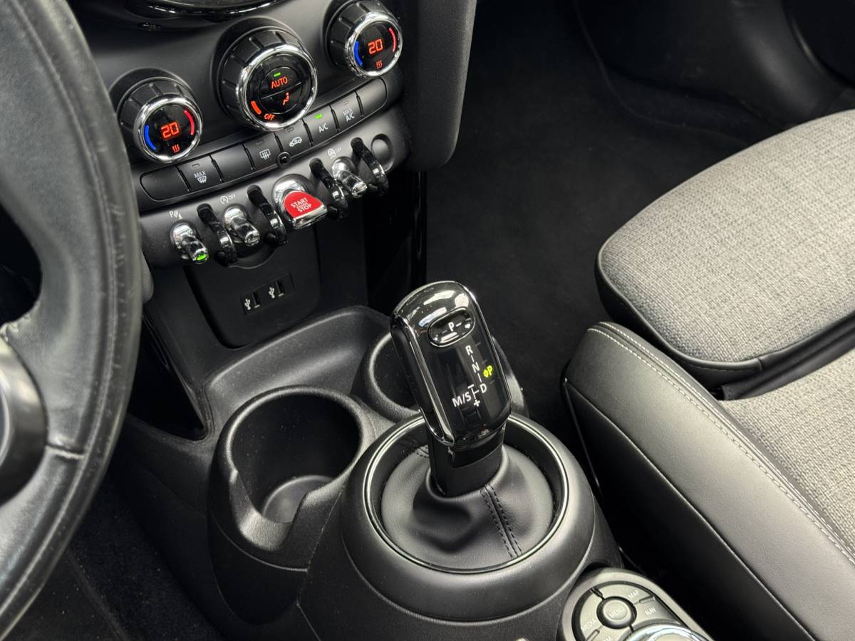 MINI Cooper MINI Mini 1.5 Cooper Business Edition PANO, CARPLAY, PDC, LED, 2019 FACELIFT