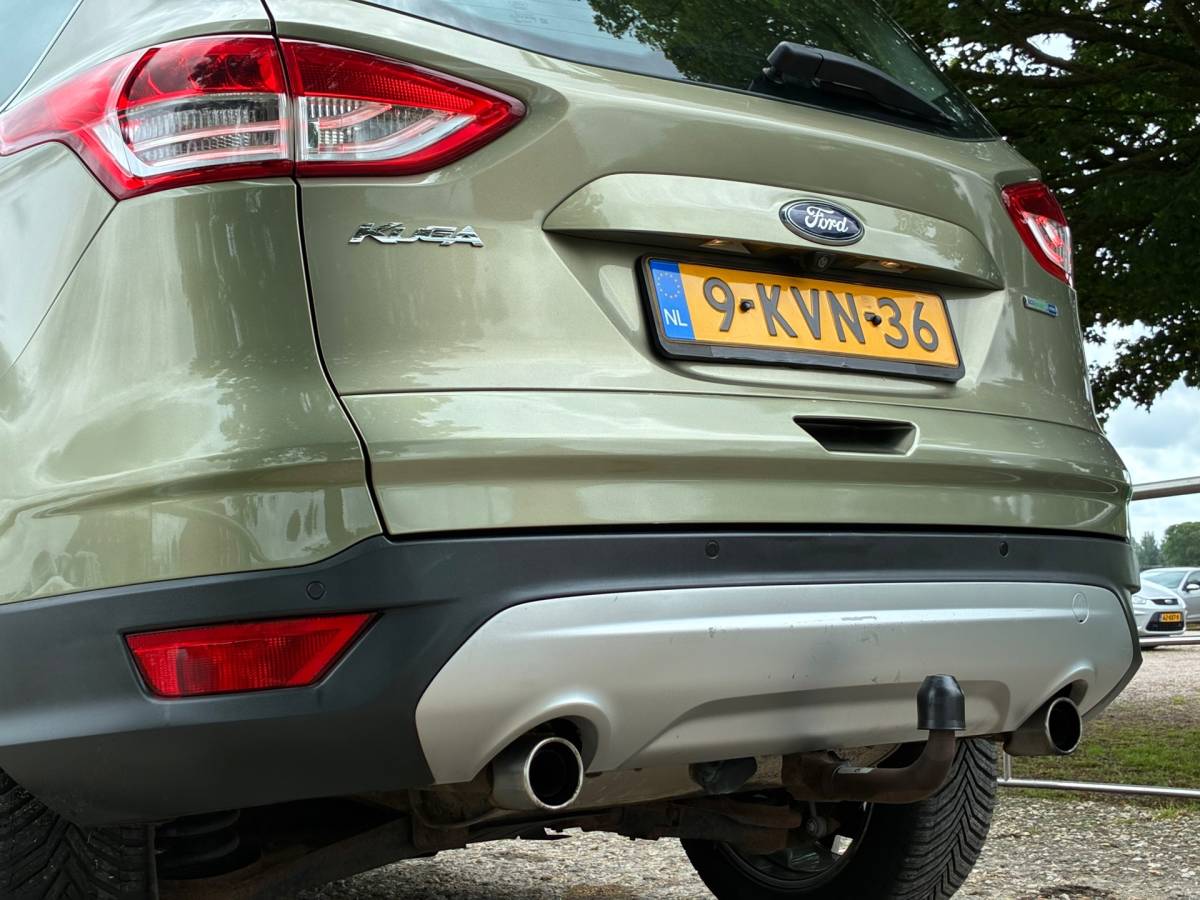Ford Kuga Ford Kuga 1.6 Titanium 4WD | Automaat | Pano/schuif dak + Leder nu €13.975,-!!