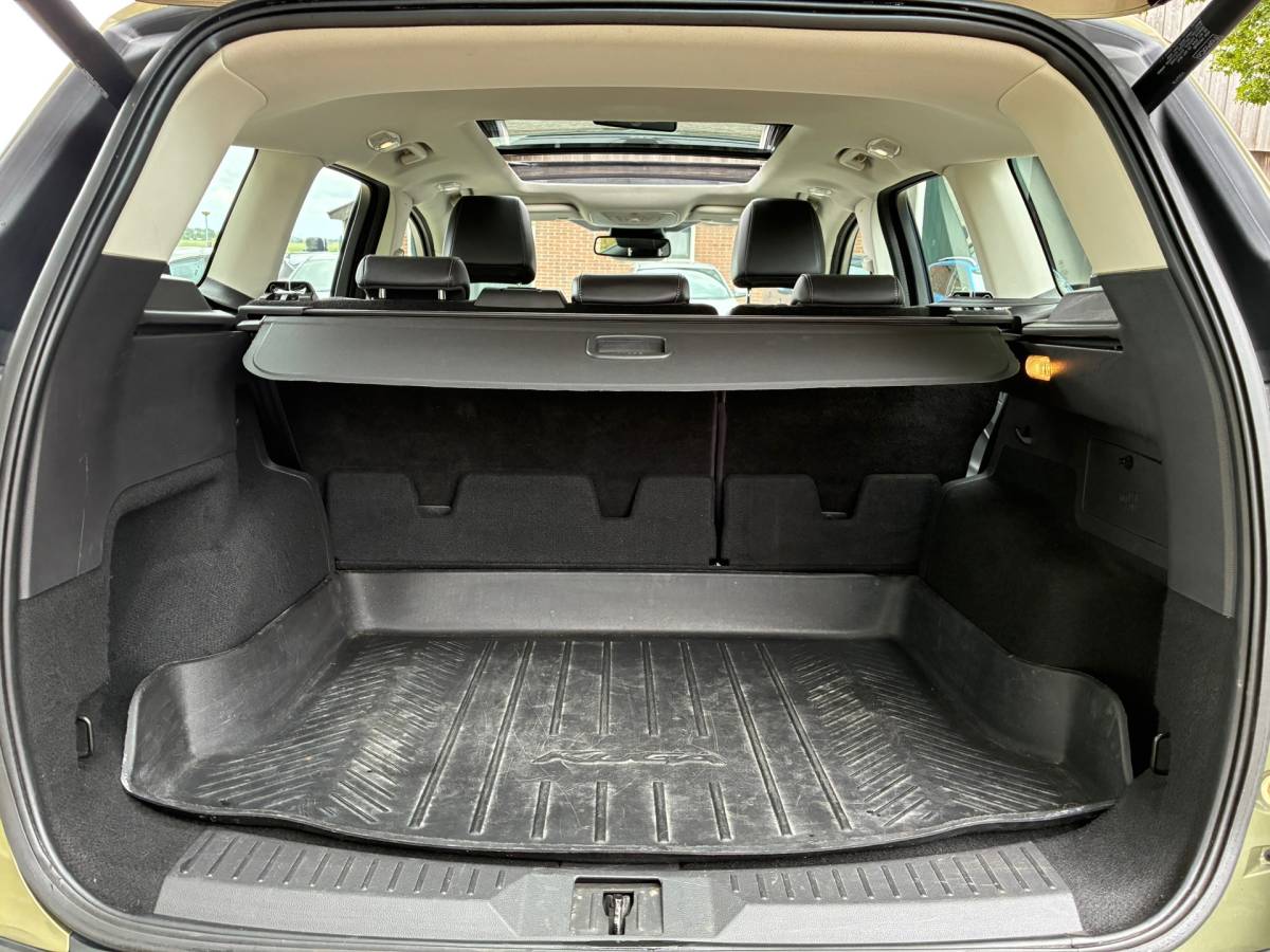 Ford Kuga Ford Kuga 1.6 Titanium 4WD | Automaat | Pano/schuif dak + Leder nu €13.975,-!!