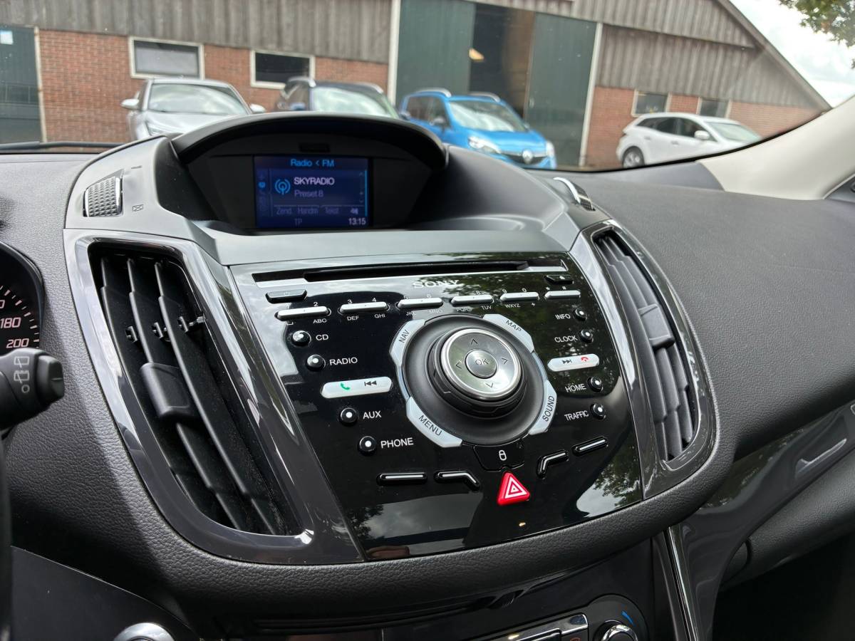 Ford Kuga Ford Kuga 1.6 Titanium 4WD | Automaat | Pano/schuif dak + Leder nu €13.975,-!!