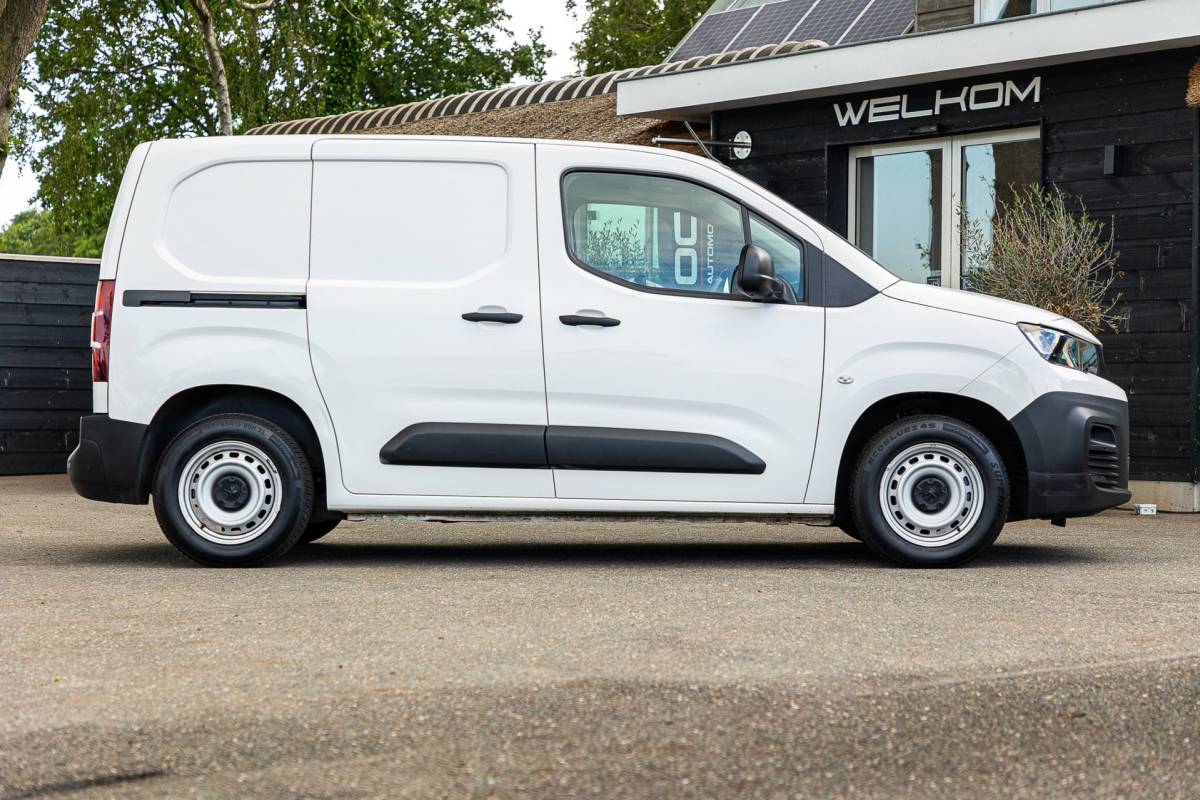 Peugeot Partner Peugeot Partner 1.5 BlueHDI Premium Kasteninrichting I Airco I Cruise I Apple I Android I Parkeersensoren