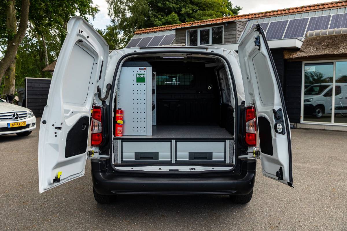 Peugeot Partner Peugeot Partner 1.5 BlueHDI Premium Kasteninrichting I Airco I Cruise I Apple I Android I Parkeersensoren