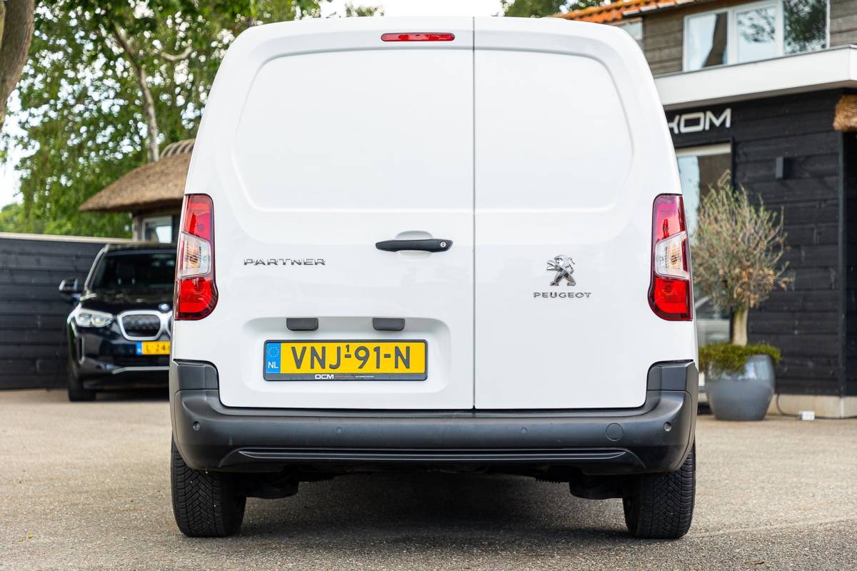 Peugeot Partner Peugeot Partner 1.5 BlueHDI Premium Kasteninrichting I Airco I Cruise I Apple I Android I Parkeersensoren