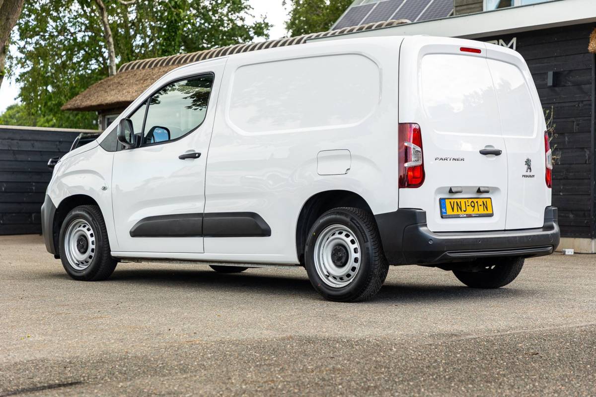 Peugeot Partner Peugeot Partner 1.5 BlueHDI Premium Kasteninrichting I Airco I Cruise I Apple I Android I Parkeersensoren