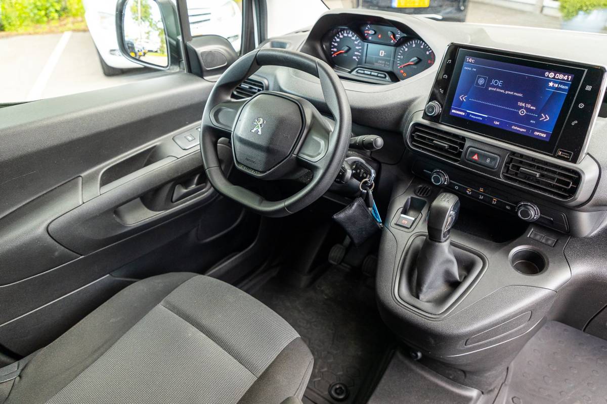 Peugeot Partner Peugeot Partner 1.5 BlueHDI Premium Kasteninrichting I Airco I Cruise I Apple I Android I Parkeersensoren