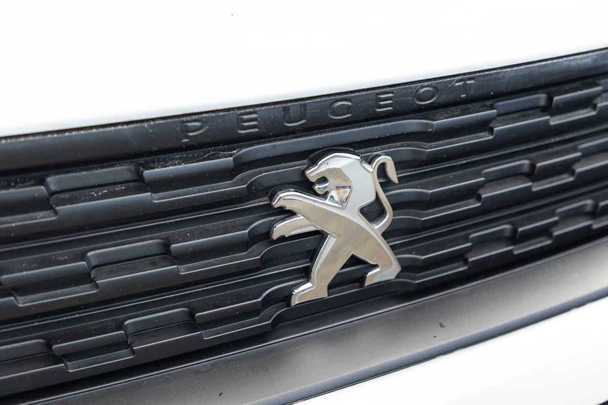Peugeot Partner Peugeot Partner 1.5 BlueHDI Premium Kasteninrichting I Airco I Cruise I Apple I Android I Parkeersensoren