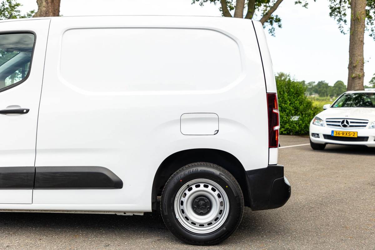 Peugeot Partner Peugeot Partner 1.5 BlueHDI Premium Kasteninrichting I Airco I Cruise I Apple I Android I Parkeersensoren
