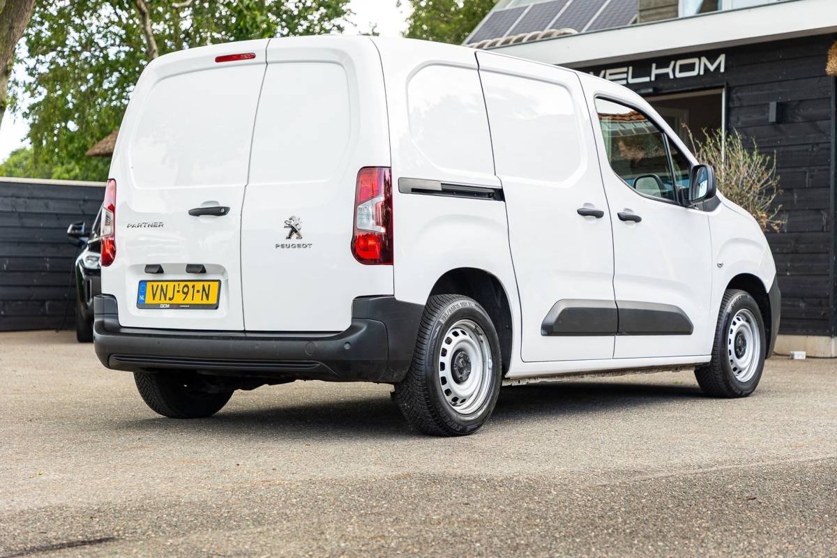 Peugeot Partner Peugeot Partner 1.5 BlueHDI Premium Kasteninrichting I Airco I Cruise I Apple I Android I Parkeersensoren