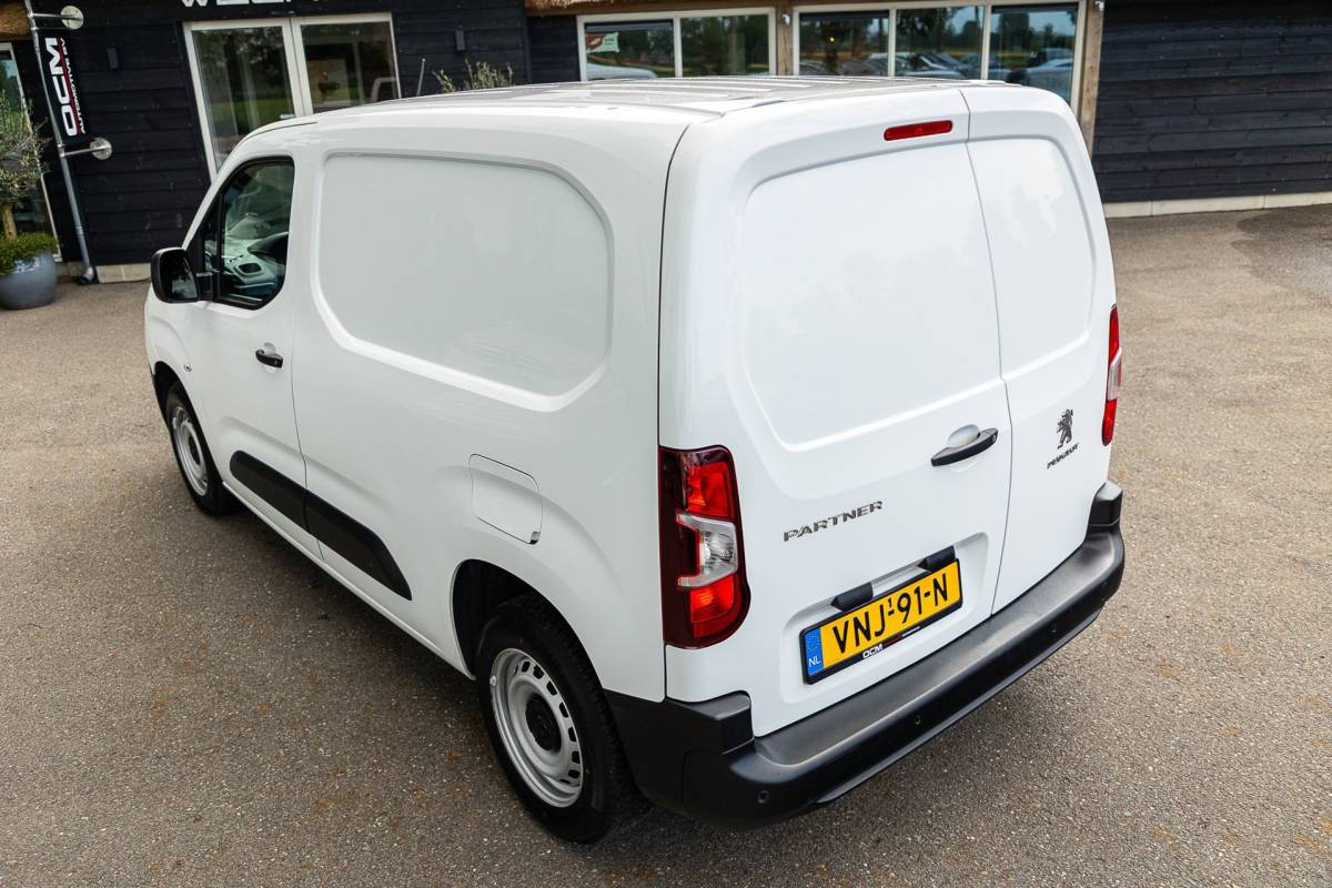 Peugeot Partner Peugeot Partner 1.5 BlueHDI Premium Kasteninrichting I Airco I Cruise I Apple I Android I Parkeersensoren