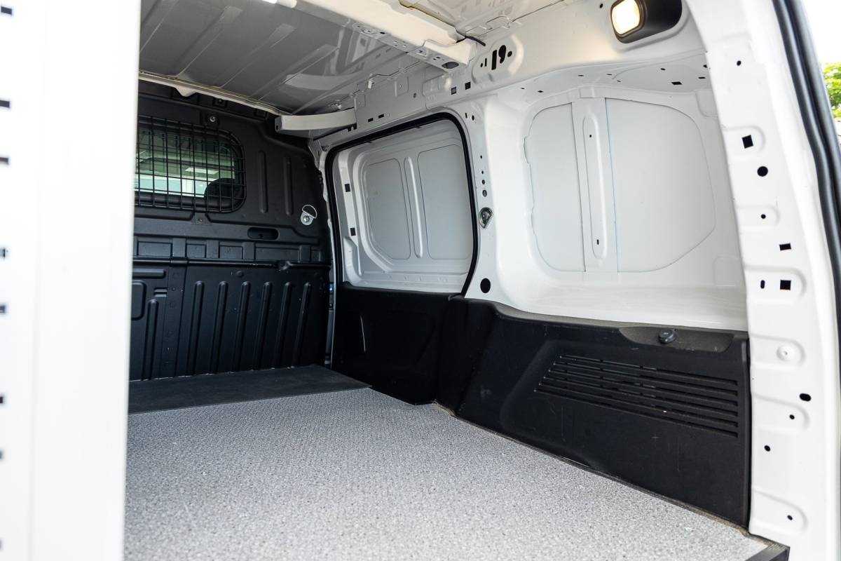 Peugeot Partner Peugeot Partner 1.5 BlueHDI Premium Kasteninrichting I Airco I Cruise I Apple I Android I Parkeersensoren