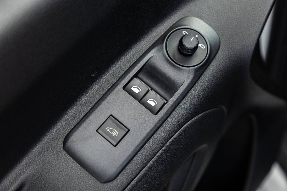 Peugeot Partner Peugeot Partner 1.5 BlueHDI Premium Kasteninrichting I Airco I Cruise I Apple I Android I Parkeersensoren