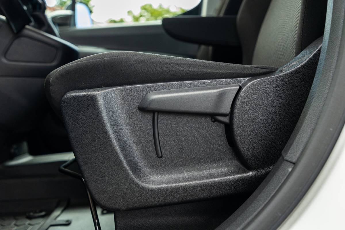 Peugeot Partner Peugeot Partner 1.5 BlueHDI Premium Kasteninrichting I Airco I Cruise I Apple I Android I Parkeersensoren