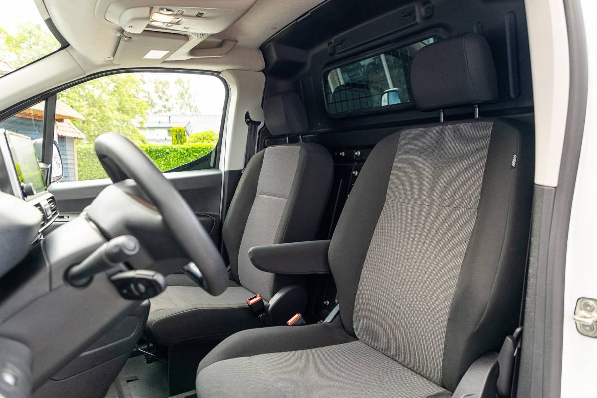 Peugeot Partner Peugeot Partner 1.5 BlueHDI Premium Kasteninrichting I Airco I Cruise I Apple I Android I Parkeersensoren