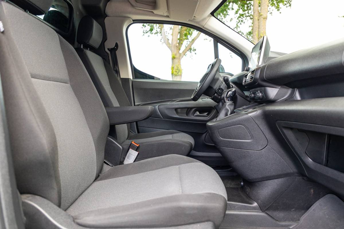 Peugeot Partner Peugeot Partner 1.5 BlueHDI Premium Kasteninrichting I Airco I Cruise I Apple I Android I Parkeersensoren