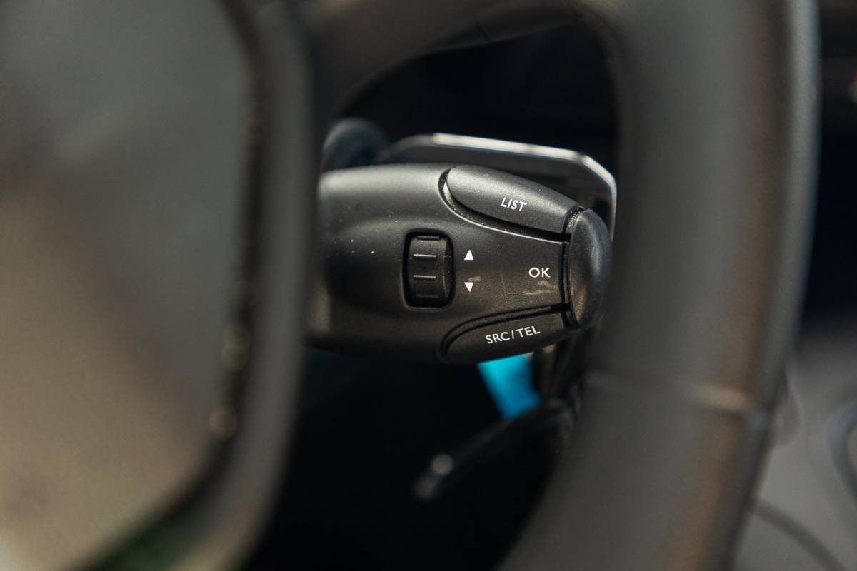 Peugeot Partner Peugeot Partner 1.5 BlueHDI Premium Kasteninrichting I Airco I Cruise I Apple I Android I Parkeersensoren