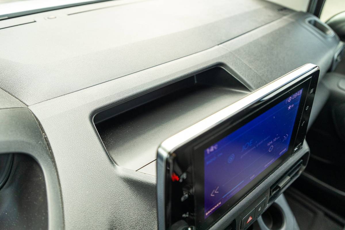 Peugeot Partner Peugeot Partner 1.5 BlueHDI Premium Kasteninrichting I Airco I Cruise I Apple I Android I Parkeersensoren
