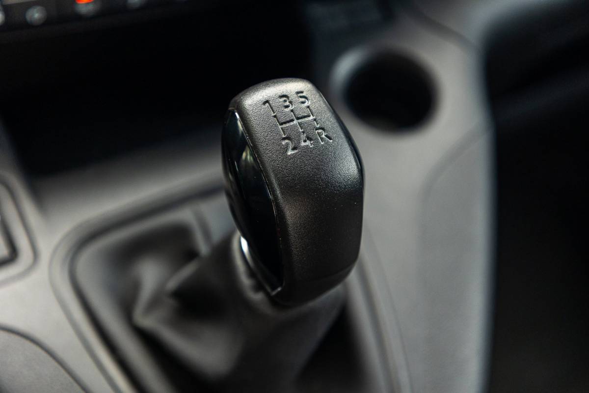 Peugeot Partner Peugeot Partner 1.5 BlueHDI Premium Kasteninrichting I Airco I Cruise I Apple I Android I Parkeersensoren