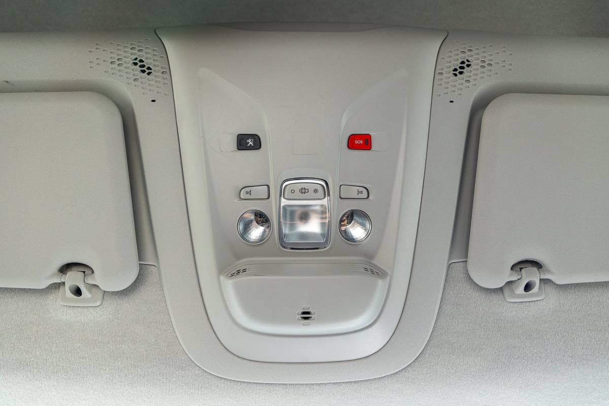 Peugeot Partner Peugeot Partner 1.5 BlueHDI Premium Kasteninrichting I Airco I Cruise I Apple I Android I Parkeersensoren