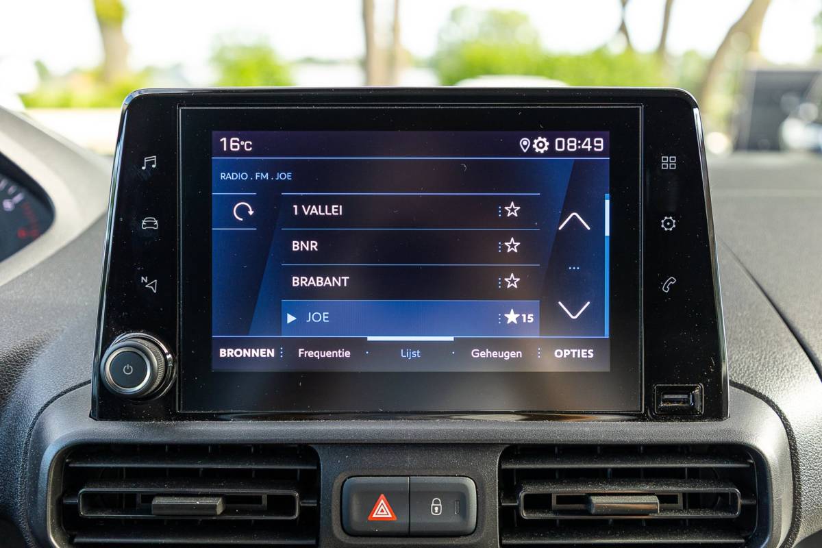 Peugeot Partner Peugeot Partner 1.5 BlueHDI Premium Kasteninrichting I Airco I Cruise I Apple I Android I Parkeersensoren