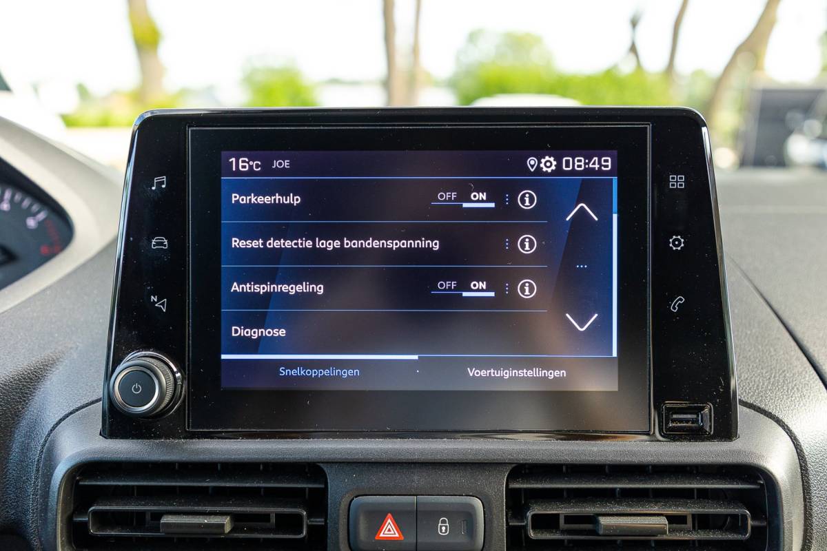 Peugeot Partner Peugeot Partner 1.5 BlueHDI Premium Kasteninrichting I Airco I Cruise I Apple I Android I Parkeersensoren