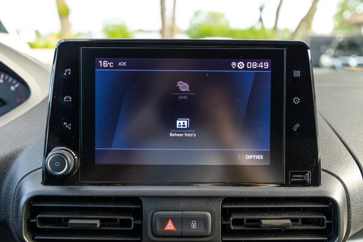 Peugeot Partner Peugeot Partner 1.5 BlueHDI Premium Kasteninrichting I Airco I Cruise I Apple I Android I Parkeersensoren