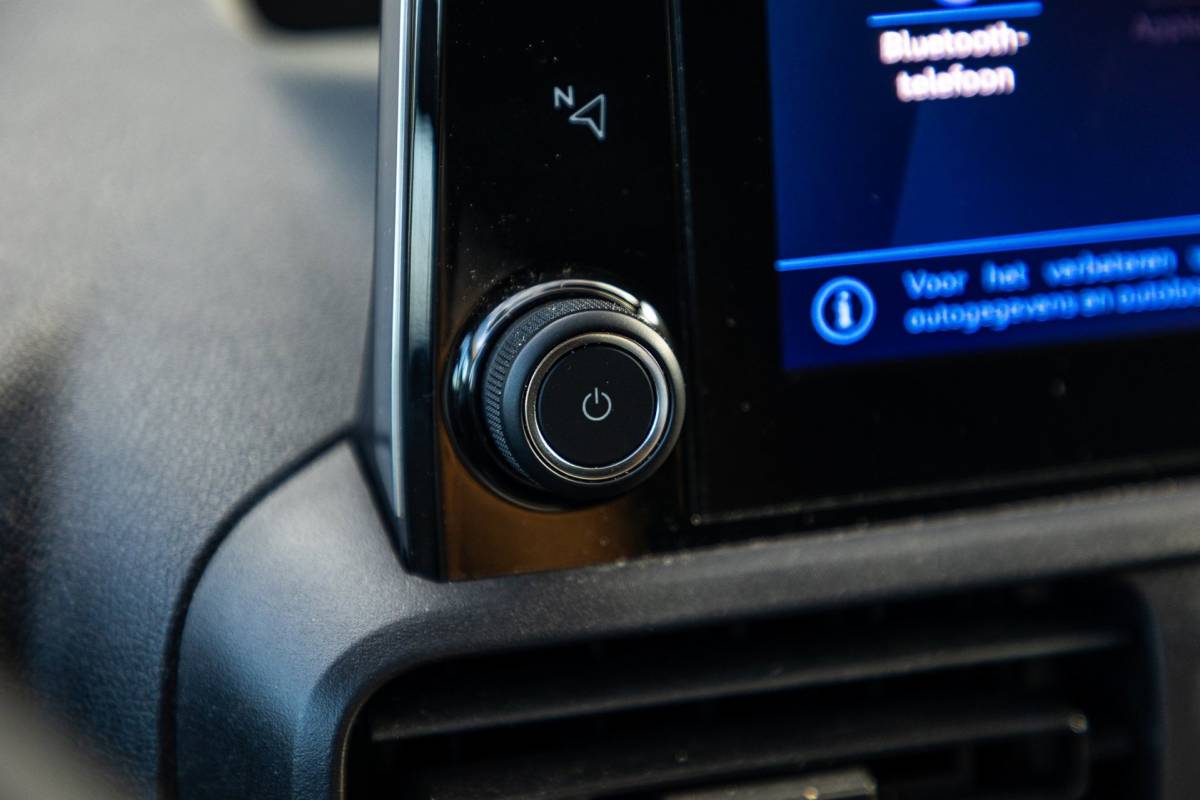 Peugeot Partner Peugeot Partner 1.5 BlueHDI Premium Kasteninrichting I Airco I Cruise I Apple I Android I Parkeersensoren
