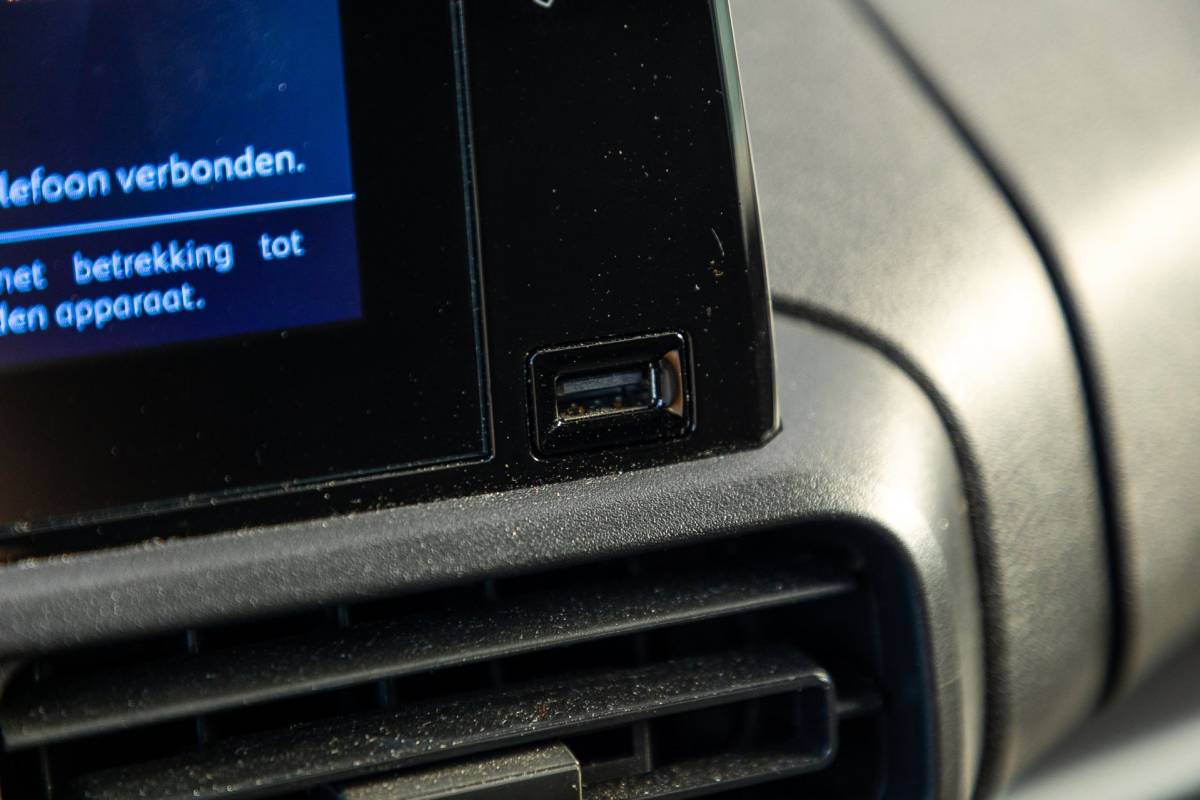 Peugeot Partner Peugeot Partner 1.5 BlueHDI Premium Kasteninrichting I Airco I Cruise I Apple I Android I Parkeersensoren