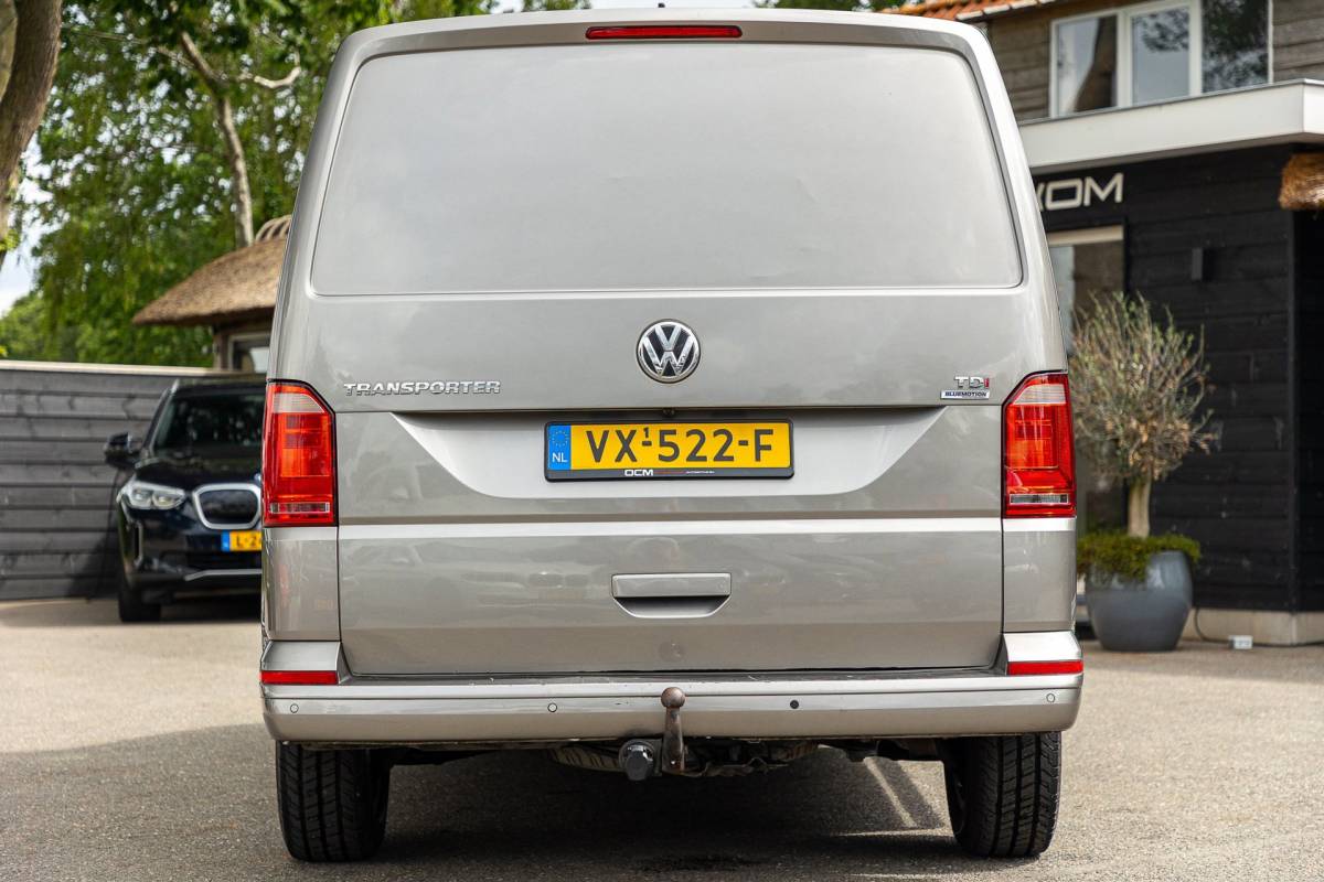 Volkswagen Transporter Volkswagen Transporter 2.0 TDI L1H1 Highline Trekhaak I Leder I 3 Zits I Sidebars I Airco I Cruise I Camera I Android I PDC