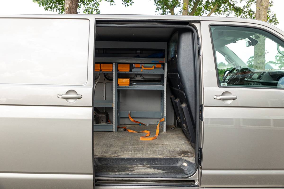 Volkswagen Transporter Volkswagen Transporter 2.0 TDI L1H1 Highline Trekhaak I Leder I 3 Zits I Sidebars I Airco I Cruise I Camera I Android I PDC