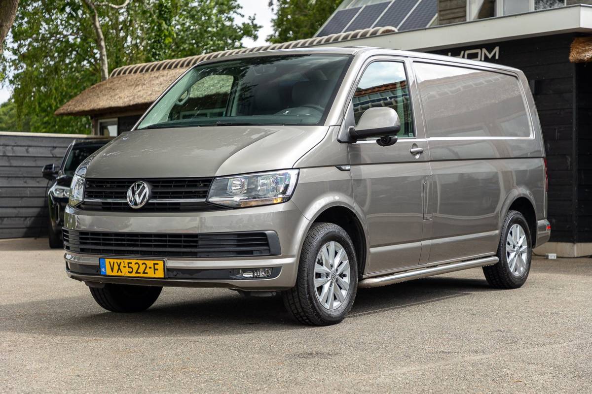 Volkswagen Transporter Volkswagen Transporter 2.0 TDI L1H1 Highline Trekhaak I Leder I 3 Zits I Sidebars I Airco I Cruise I Camera I Android I PDC