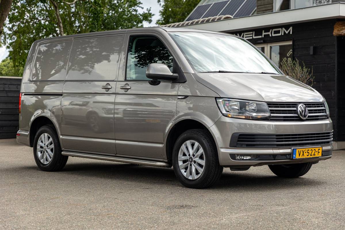 Volkswagen Transporter Volkswagen Transporter 2.0 TDI L1H1 Highline Trekhaak I Leder I 3 Zits I Sidebars I Airco I Cruise I Camera I Android I PDC