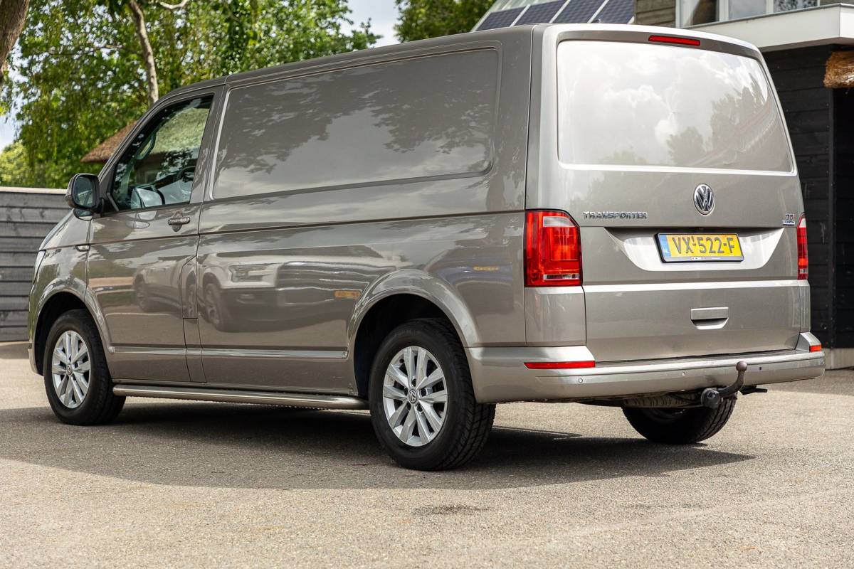 Volkswagen Transporter Volkswagen Transporter 2.0 TDI L1H1 Highline Trekhaak I Leder I 3 Zits I Sidebars I Airco I Cruise I Camera I Android I PDC