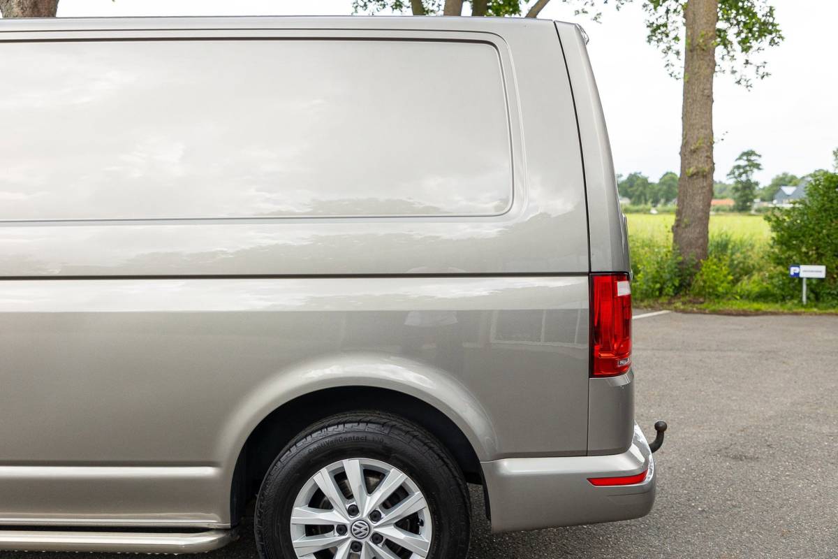 Volkswagen Transporter Volkswagen Transporter 2.0 TDI L1H1 Highline Trekhaak I Leder I 3 Zits I Sidebars I Airco I Cruise I Camera I Android I PDC