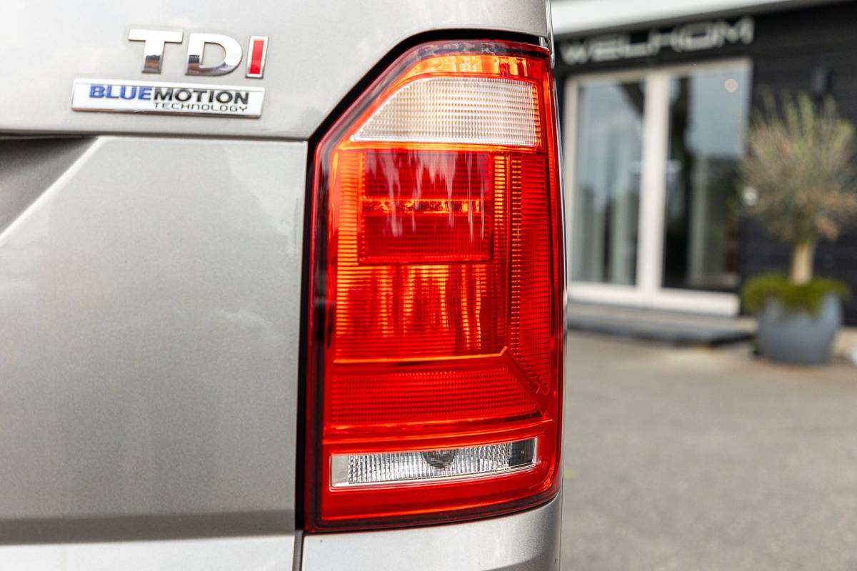 Volkswagen Transporter Volkswagen Transporter 2.0 TDI L1H1 Highline Trekhaak I Leder I 3 Zits I Sidebars I Airco I Cruise I Camera I Android I PDC
