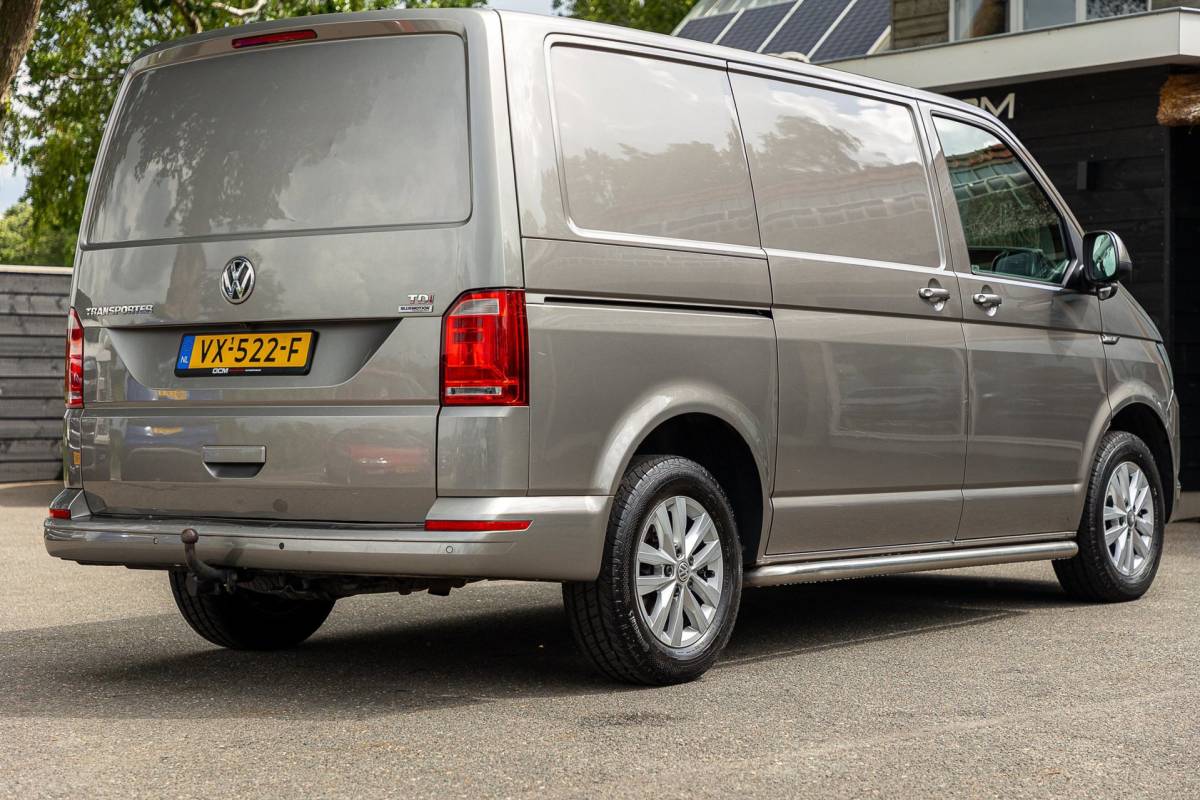 Volkswagen Transporter Volkswagen Transporter 2.0 TDI L1H1 Highline Trekhaak I Leder I 3 Zits I Sidebars I Airco I Cruise I Camera I Android I PDC
