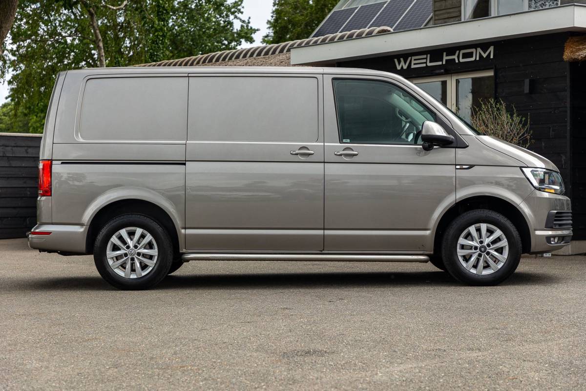 Volkswagen Transporter Volkswagen Transporter 2.0 TDI L1H1 Highline Trekhaak I Leder I 3 Zits I Sidebars I Airco I Cruise I Camera I Android I PDC